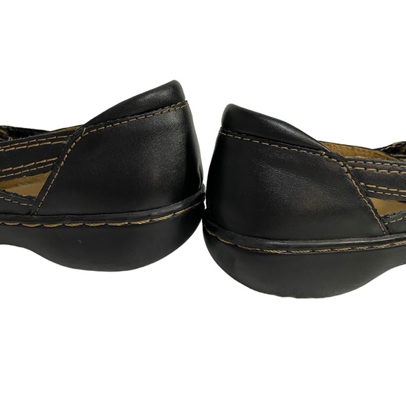 CLARK’S Shoes Leather Slip-On Loafers Size 6M Black Soft Footbed Comfort Shoes - Picture 7 of 16